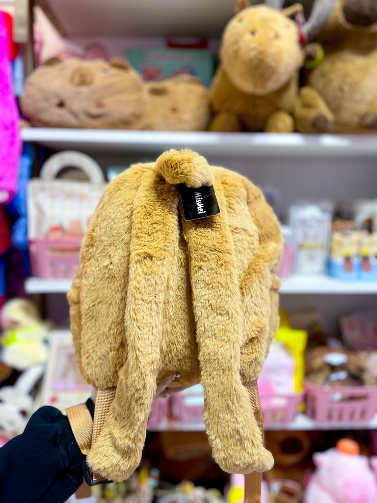 Mochila capybara de peluche
