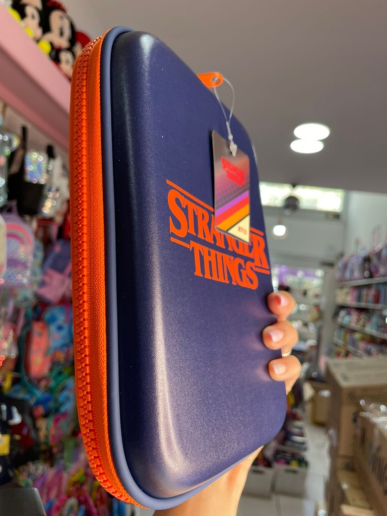 Cartuchera canopla stranger things