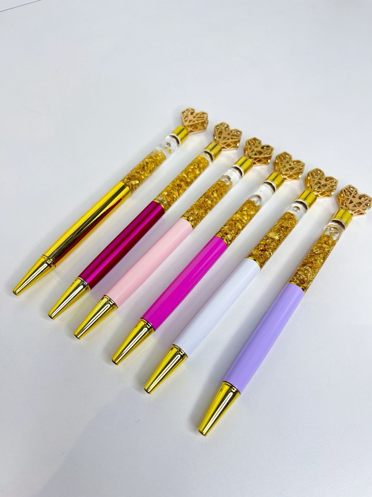 Lapicera retractil corazon con papeles en dorado