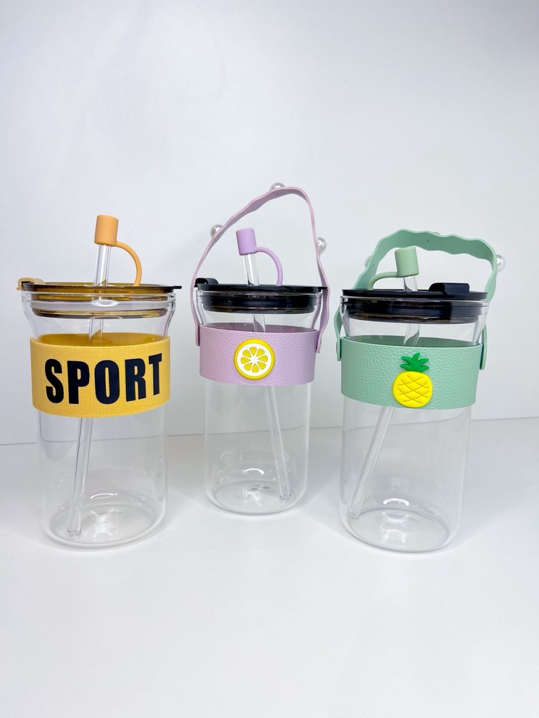 Vaso de vidrio con agarre de cuerina