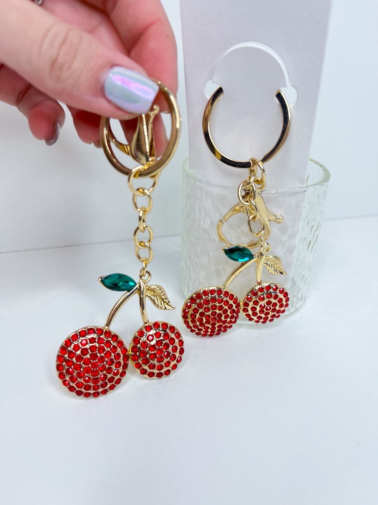 Llavero con dije de cerezas brillantes