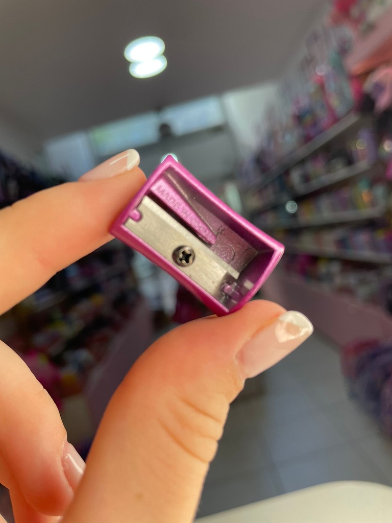 Sacapunta metal maped