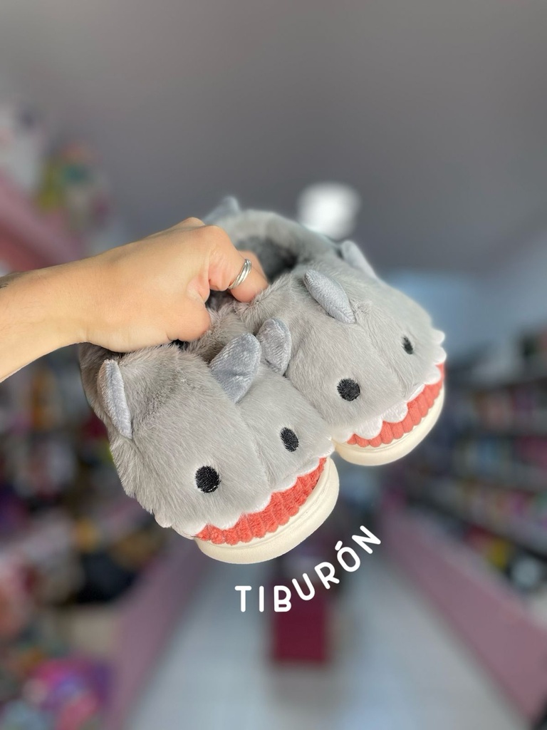 Pantufla importada baby shark 28-29