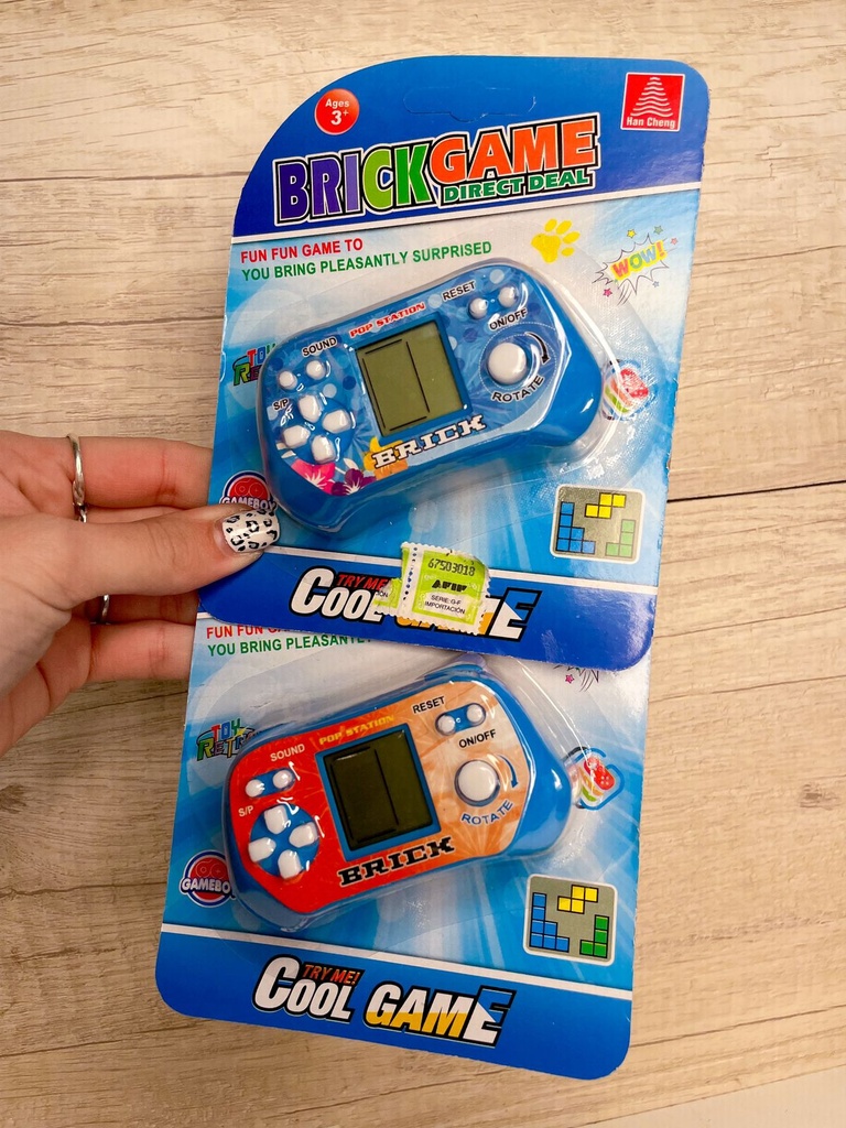 Consola de juegos en blister