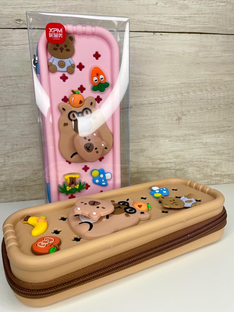 Cartuchera capybara c/pines 3D