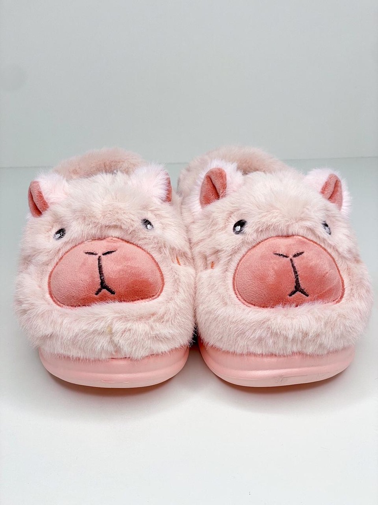 Pantufla importada capybara cerrada