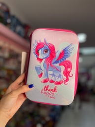 Cartuchera unicornio skora un piso