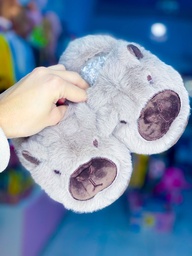 Pantufla importada capybara cerrada